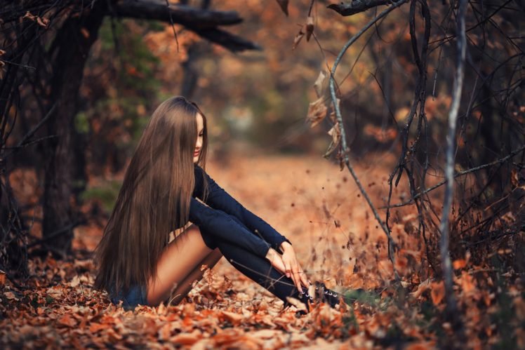 women, Brunette, Long hair, Women outdoors, Fall, Leaves, Sitting, Branch, Trees HD Wallpaper Desktop Background
