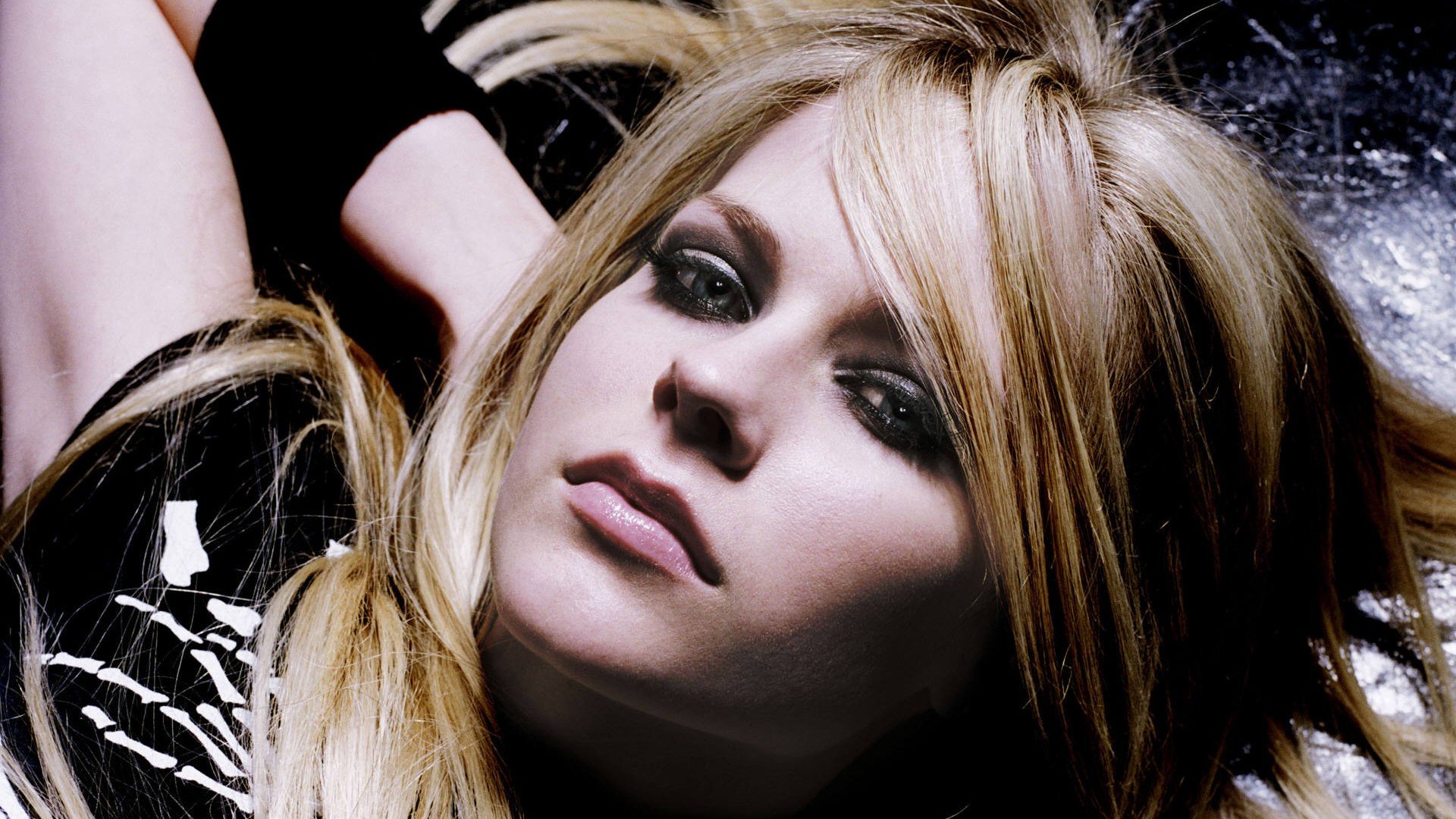 Avril Lavigne, Women, Blonde, Green eyes, Closeup, Portrait Wallpaper