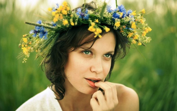 women, Face, Green eyes, Brunette, Finger in mouth, Wreaths HD Wallpaper Desktop Background