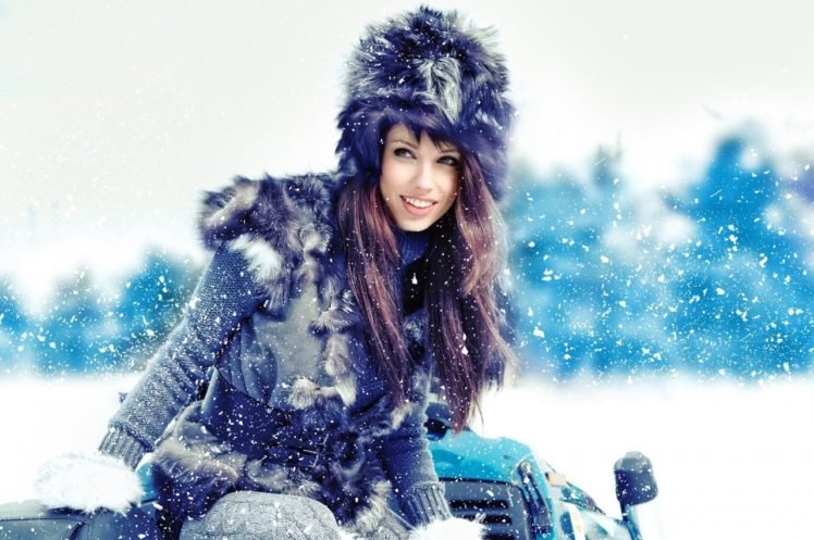 women, Snow, Women outdoors, Fur, Brunette, Long hair, Smiling, Izabela Magier HD Wallpaper Desktop Background