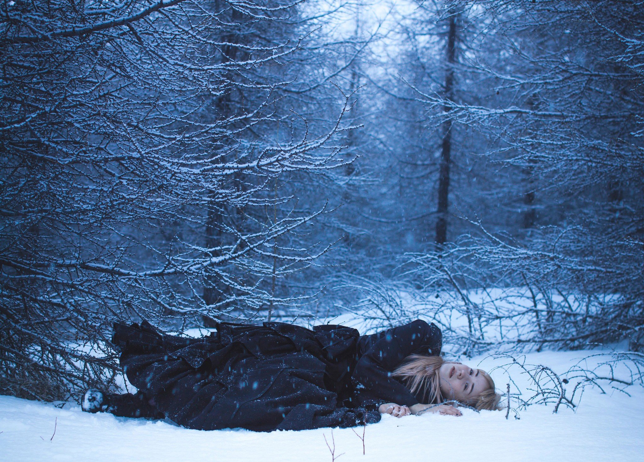 women, Women outdoors, Nature, Forest, Winter, Trees, Snow, Lying down, Dead trees Wallpaper