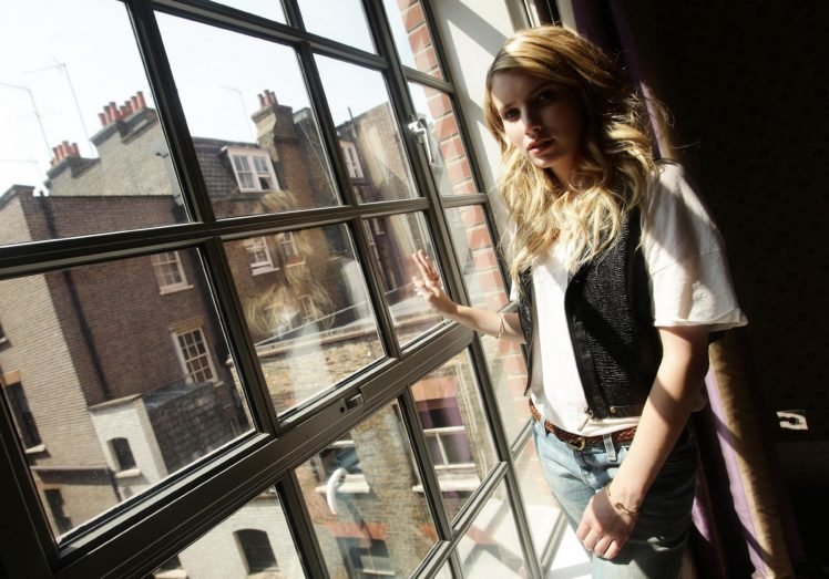 Emma Roberts, Blonde, Window HD Wallpaper Desktop Background