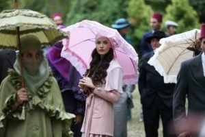 women, Brunette, Long hair, Umbrella, Fahriye Evcen