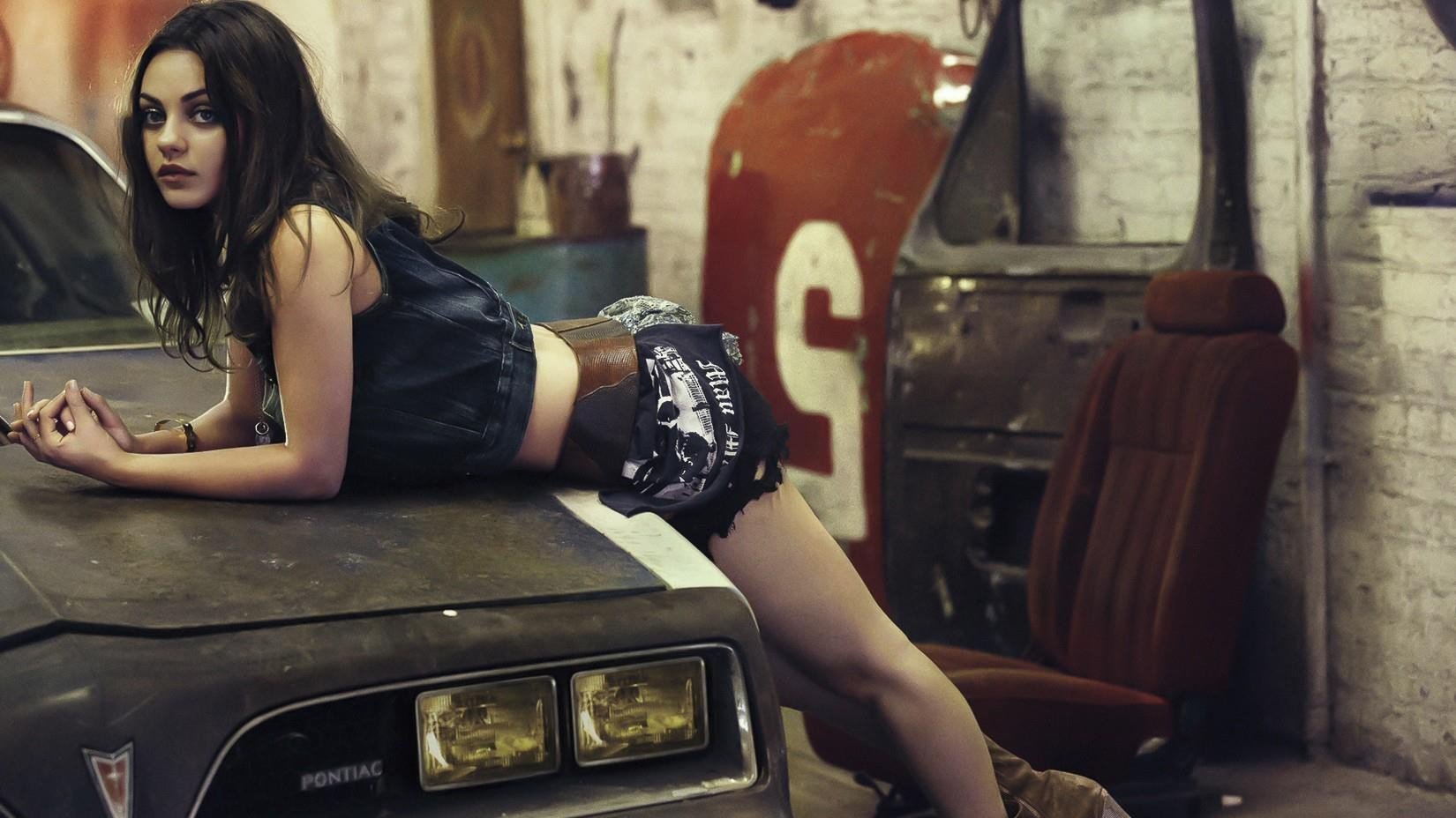 Mila Kunis, Women with cars, Brunette, Actress, Garages Wallpaper