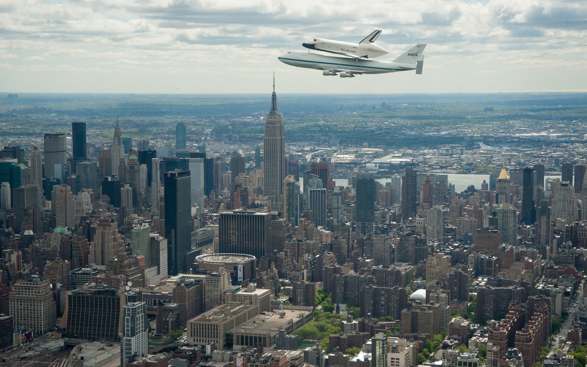 cityscape, City, Space shuttle, NASA, Boeing, Boeing 747, New York City, Skyscraper, Aircraft Wallpaper