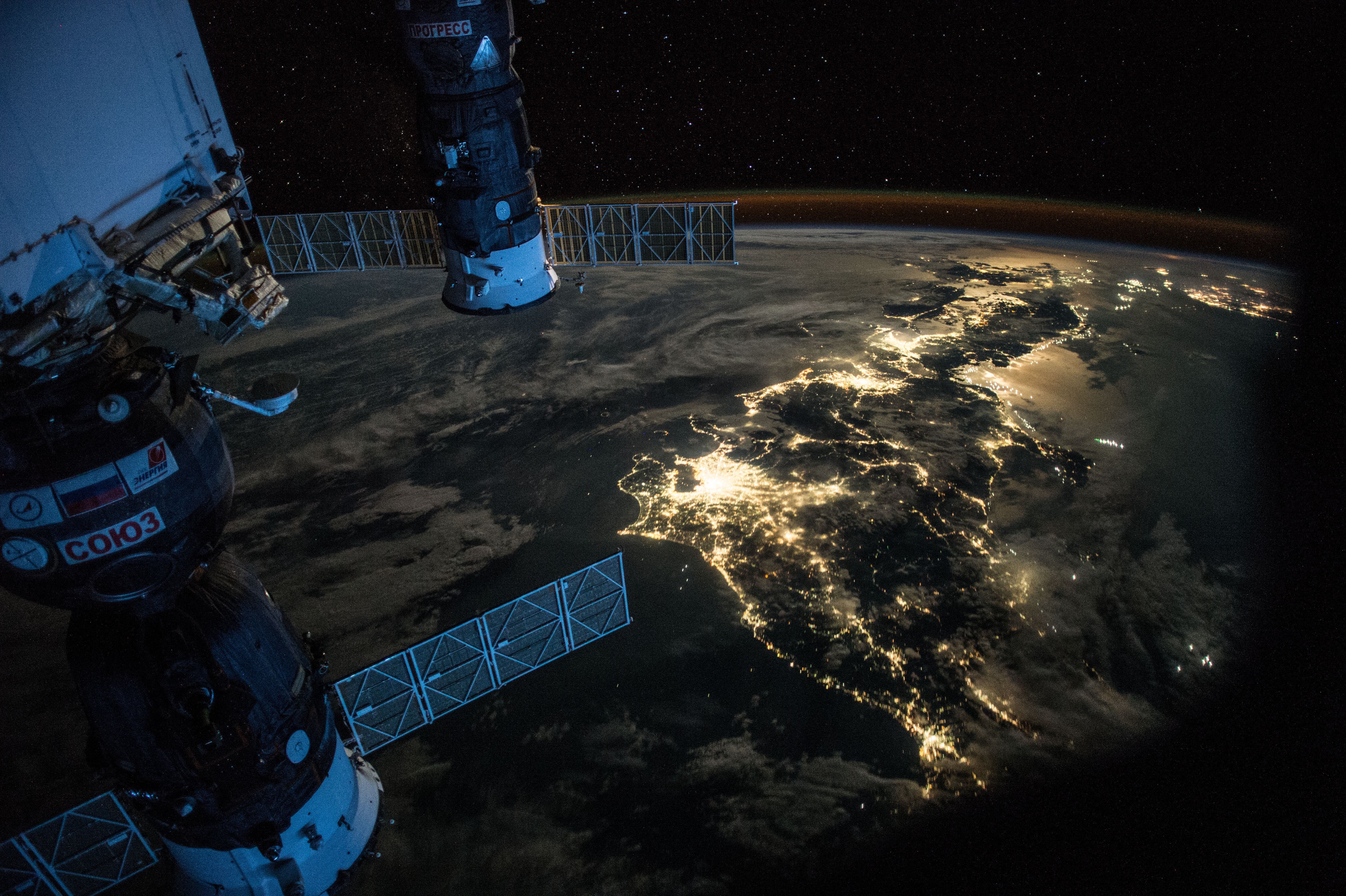 International Space Station, Soyuz, ISS, Space, Earth, City lights, Japan Wallpaper