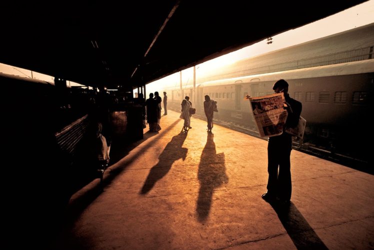 Steve McCurry, People, Photographer, India, Train station, Train, Photography HD Wallpaper Desktop Background