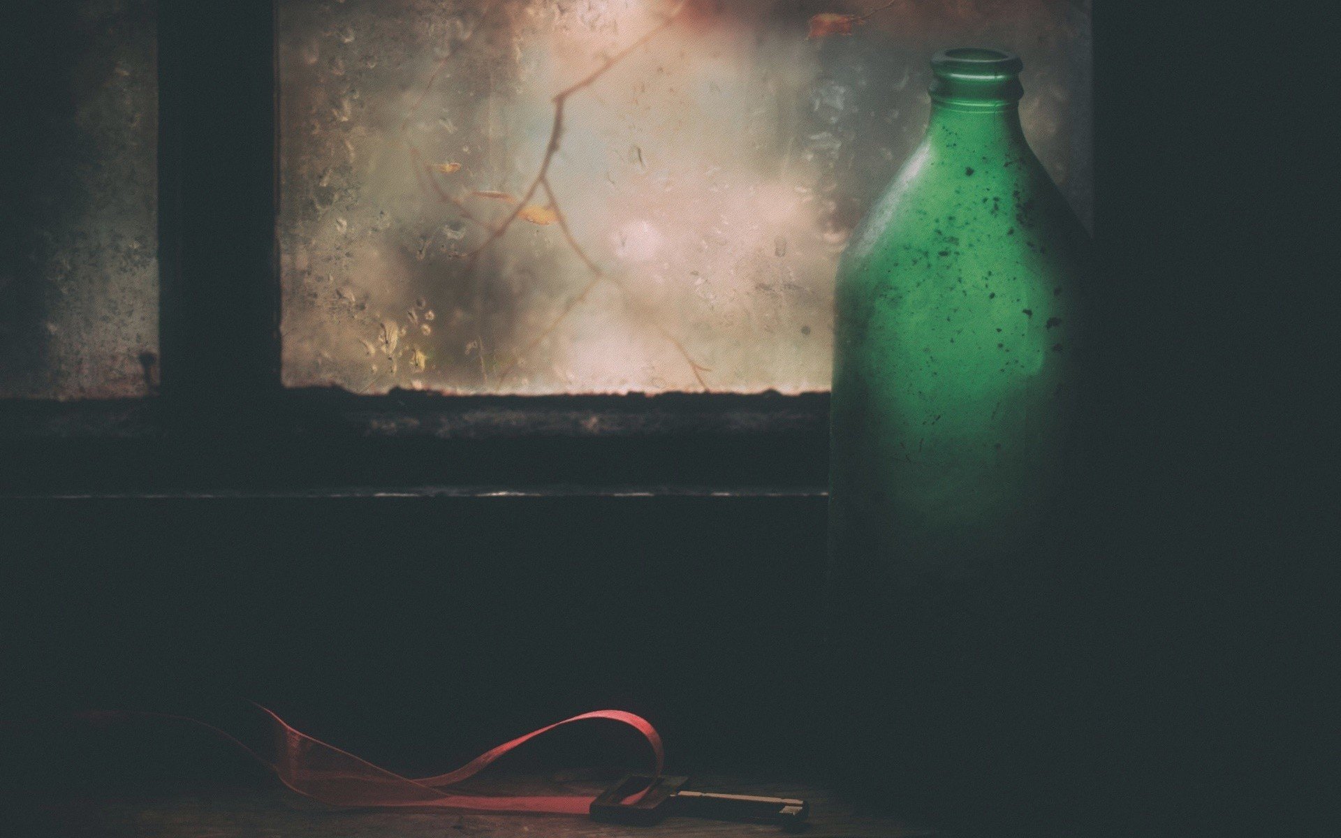 keys, Bottles, Window Wallpaper