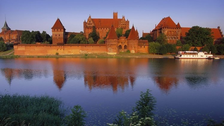 Poland, Malbork, Castle HD Wallpaper Desktop Background