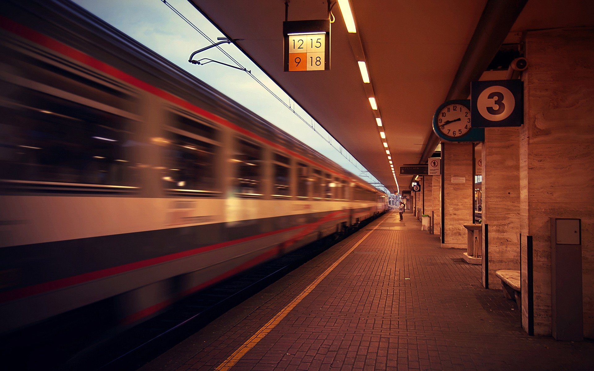 train, Blurred Wallpaper