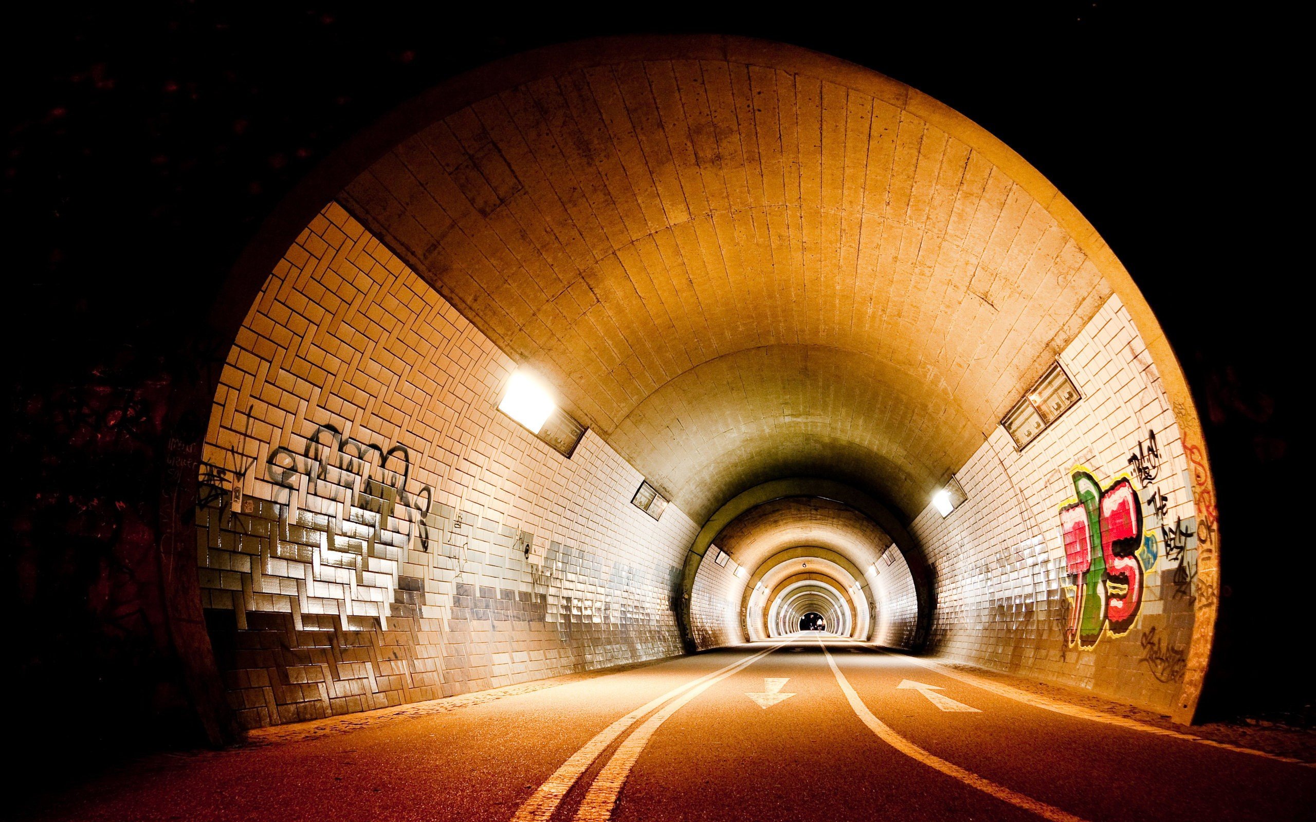tunnel, Graffiti, Bricks Wallpaper
