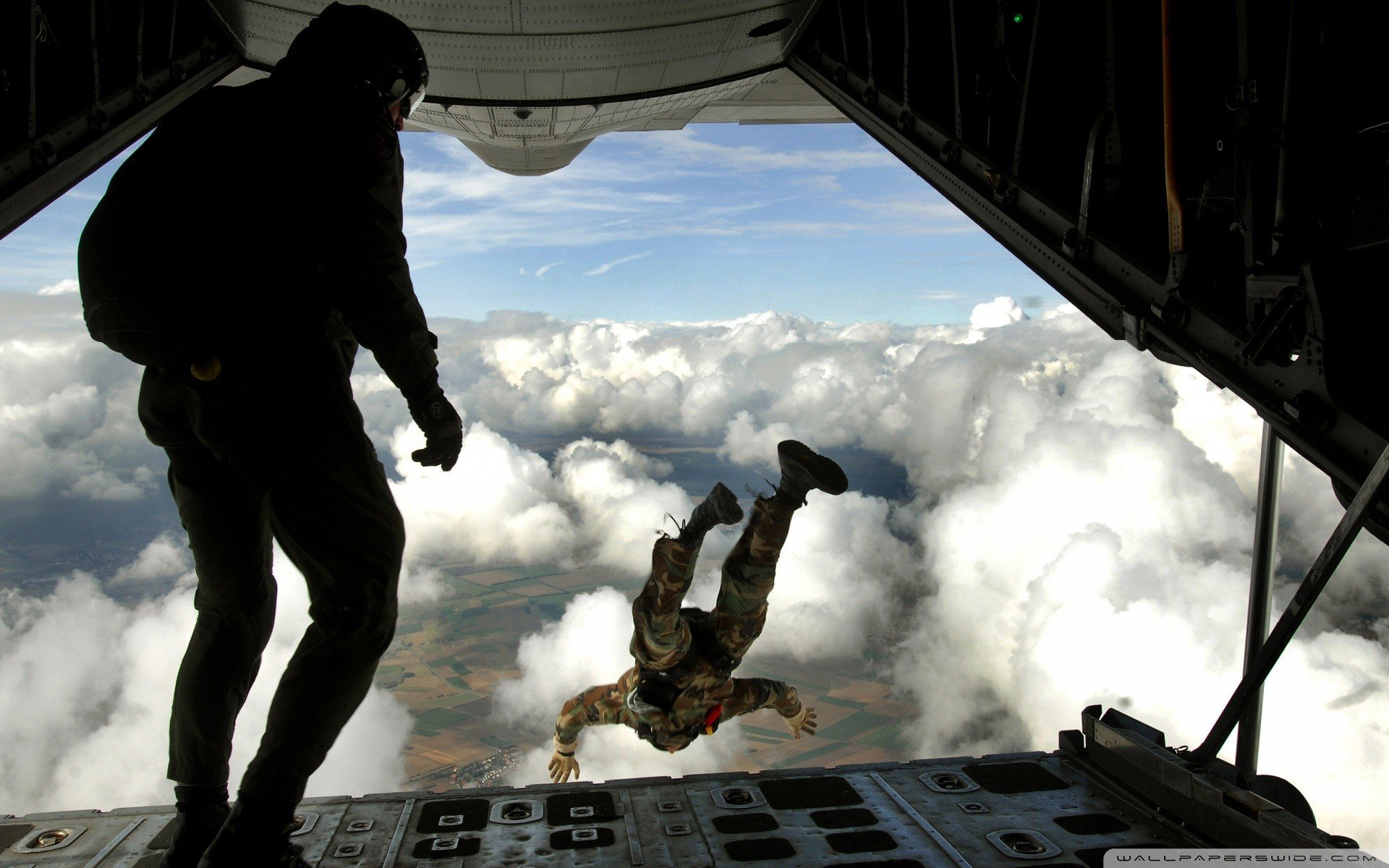 war, Skydiving Wallpaper