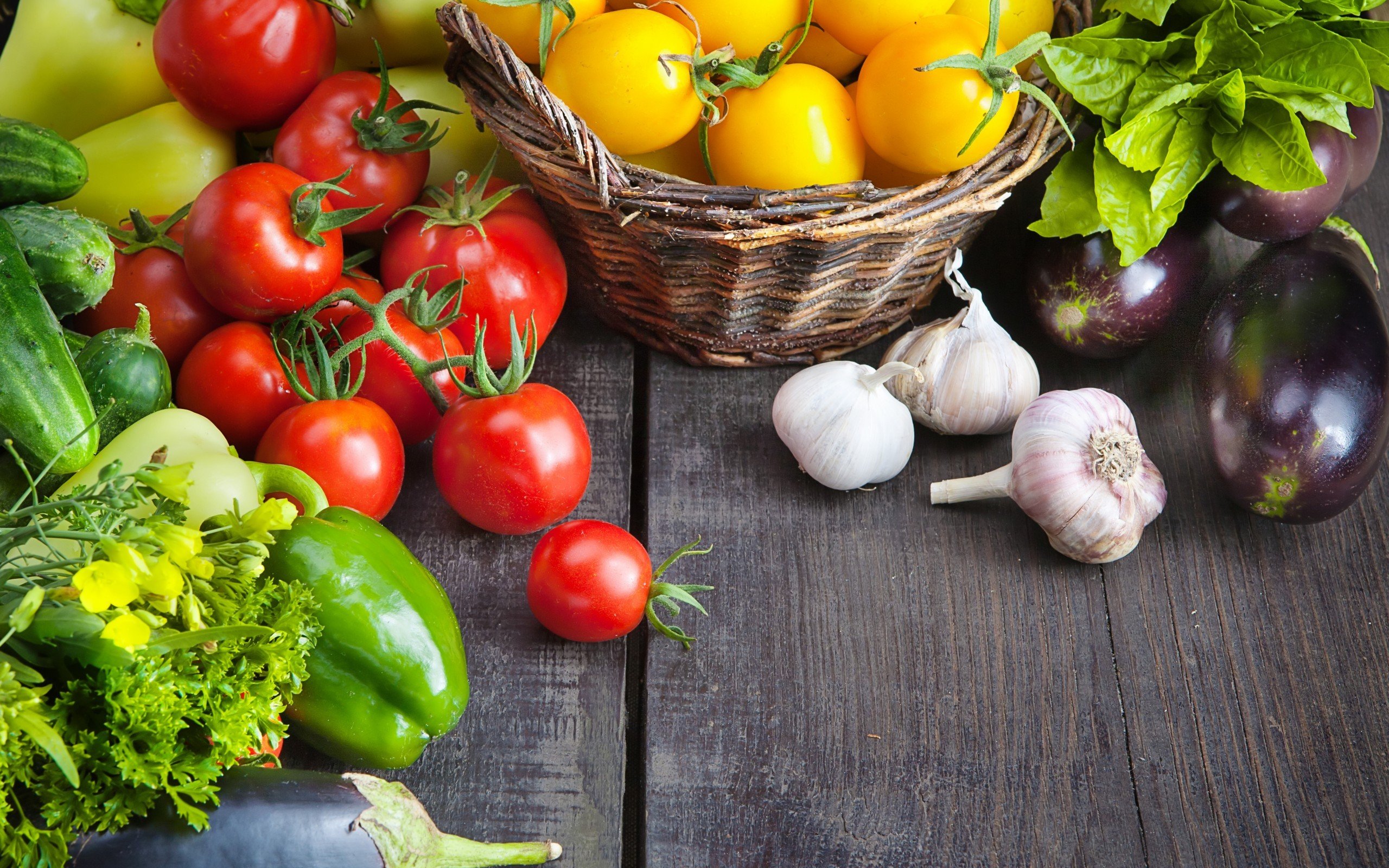 food, Vegetables, Tomatoes, Eggplant, Baskets, Wooden surface, Colorful Wallpaper