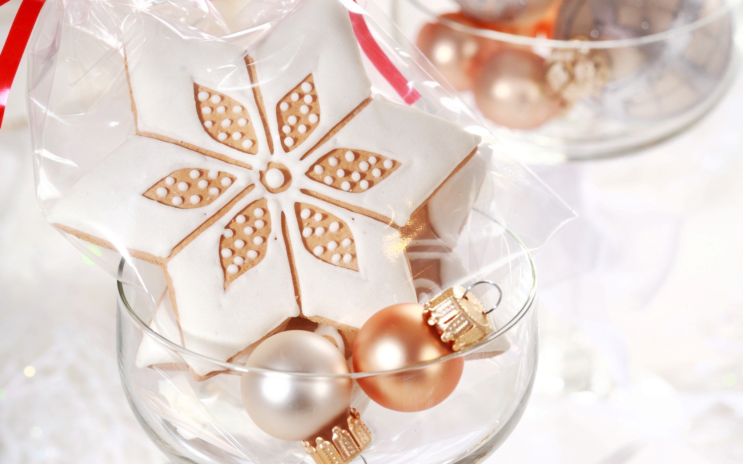 New Year, Decorations, Christmas ornaments, Bowls Wallpaper