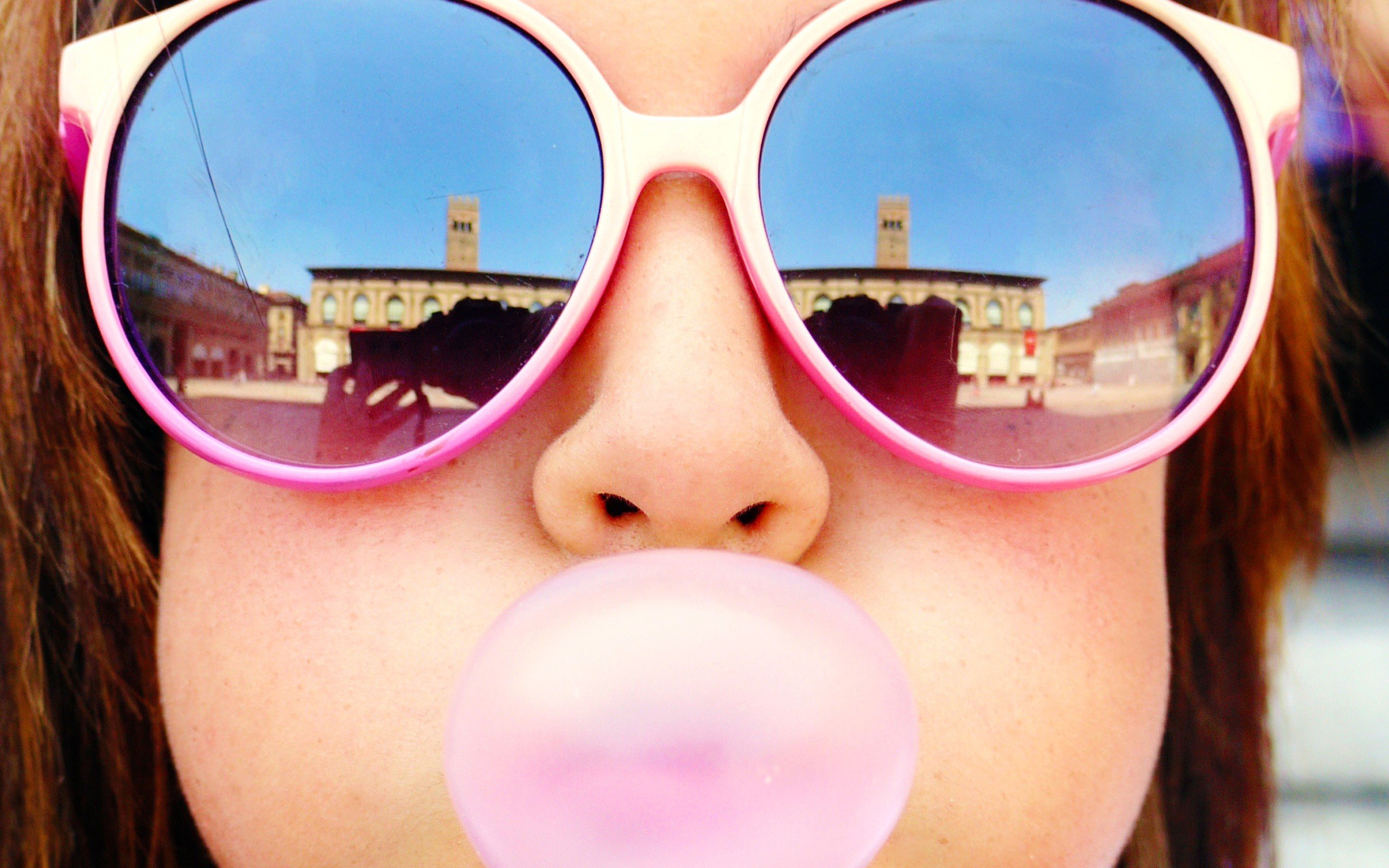 bubble gum Wallpaper