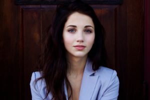 Emily Rudd, Brunette, Looking at viewer, Smiling, Closeup, Blue eyes
