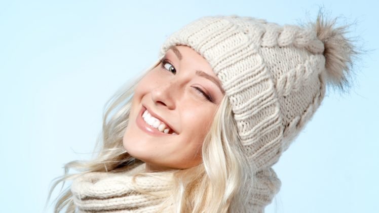 women, Woolly hat, Winking, Smiling HD Wallpaper Desktop Background
