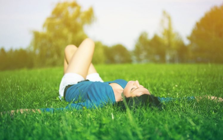 women, Lying down, Women outdoors, Grass, Brunette HD Wallpaper Desktop Background