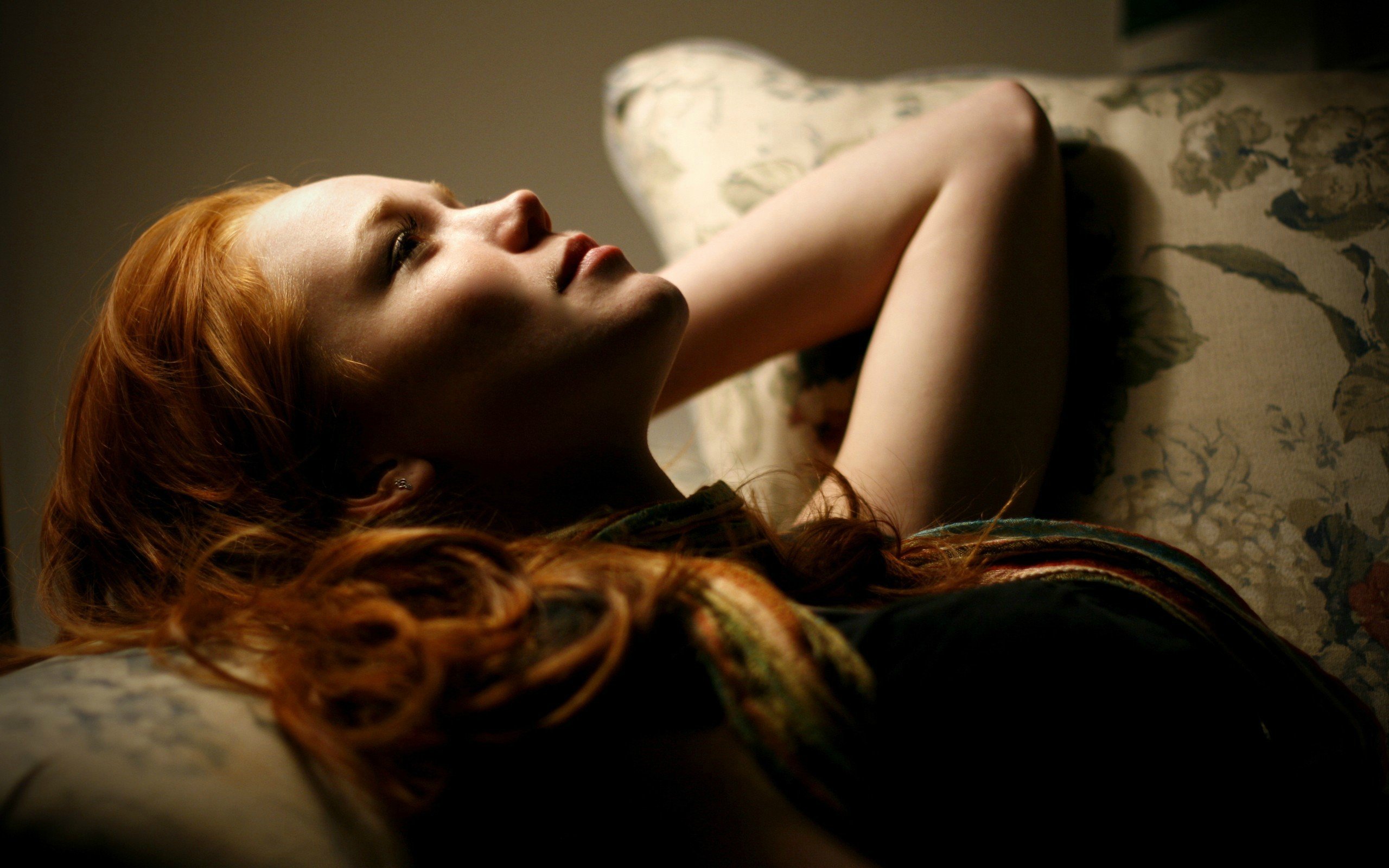 women, Redhead, Actress, Lying down Wallpaper