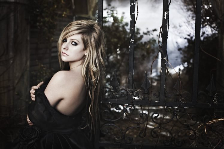 Avril Lavigne, Women, Blonde, Blue eyes, Long hair HD Wallpaper Desktop Background
