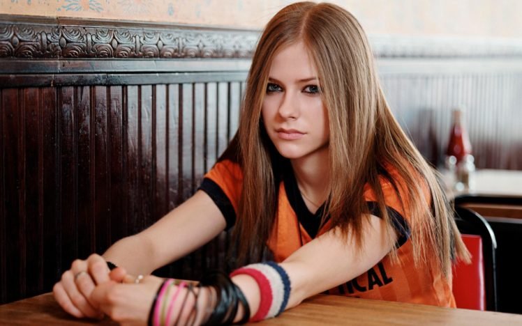 Avril Lavigne, Women, Blonde, Blue eyes, T shirt HD Wallpaper Desktop Background