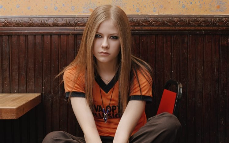 Avril Lavigne, Women, Blonde, Blue eyes, T shirt HD Wallpaper Desktop Background