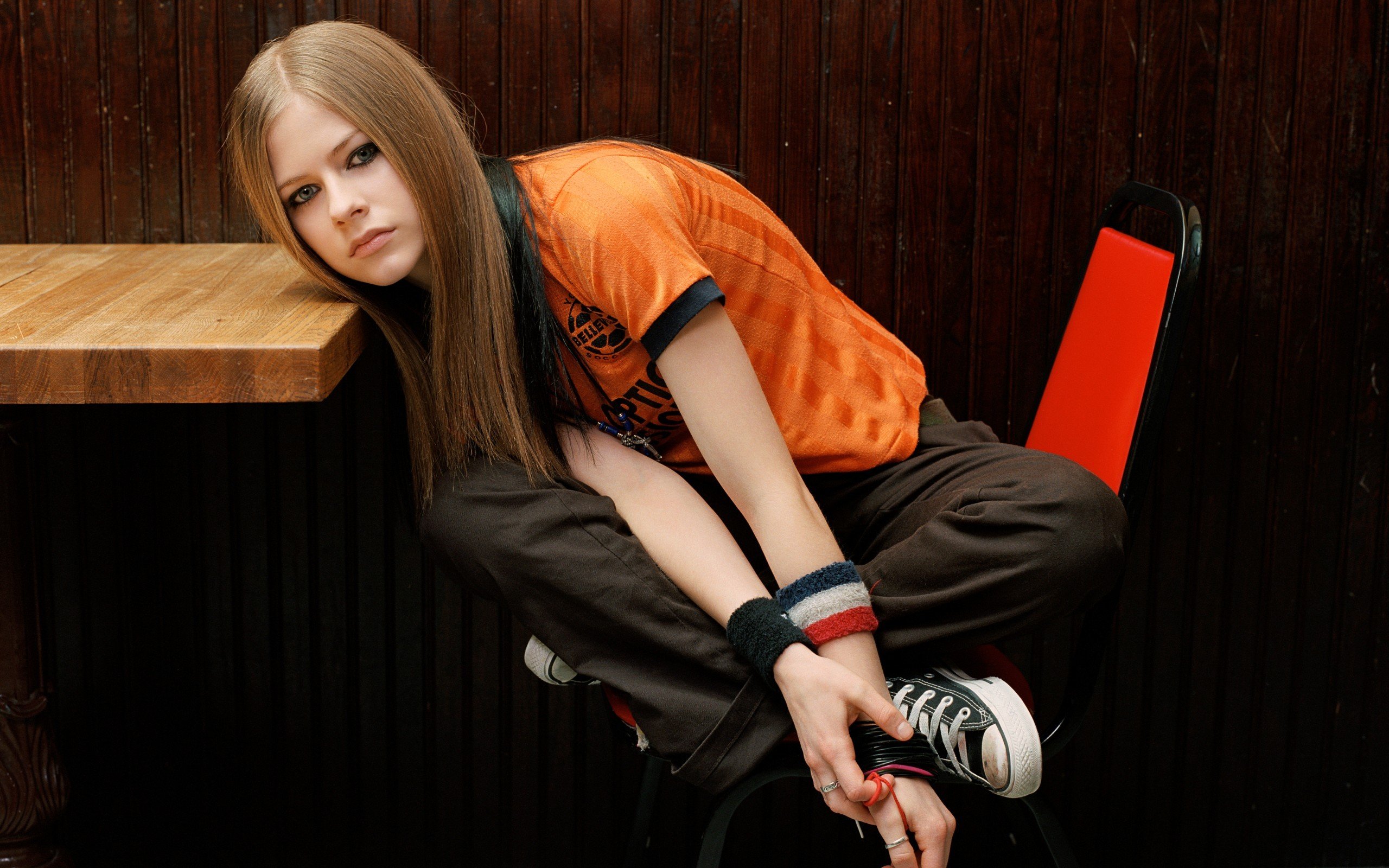 Avril Lavigne, Women, Blonde, Blue eyes, T shirt Wallpaper