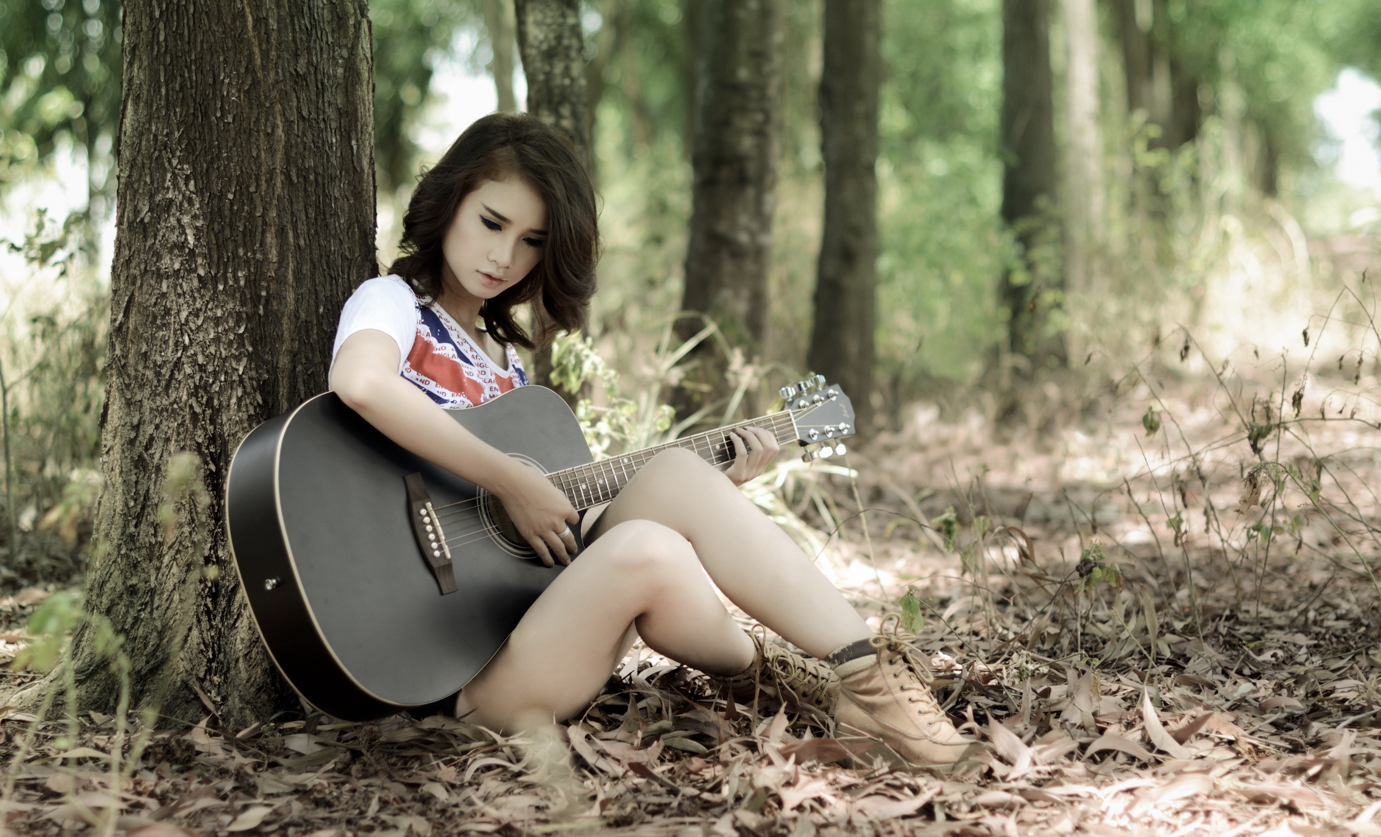 women, Model, Asian, Long hair, Musicians, Guitar, Sitting, Women outdoors, Nature, Trees, T shirt, Legs, Forest, Leaves, Playing, Looking down Wallpaper