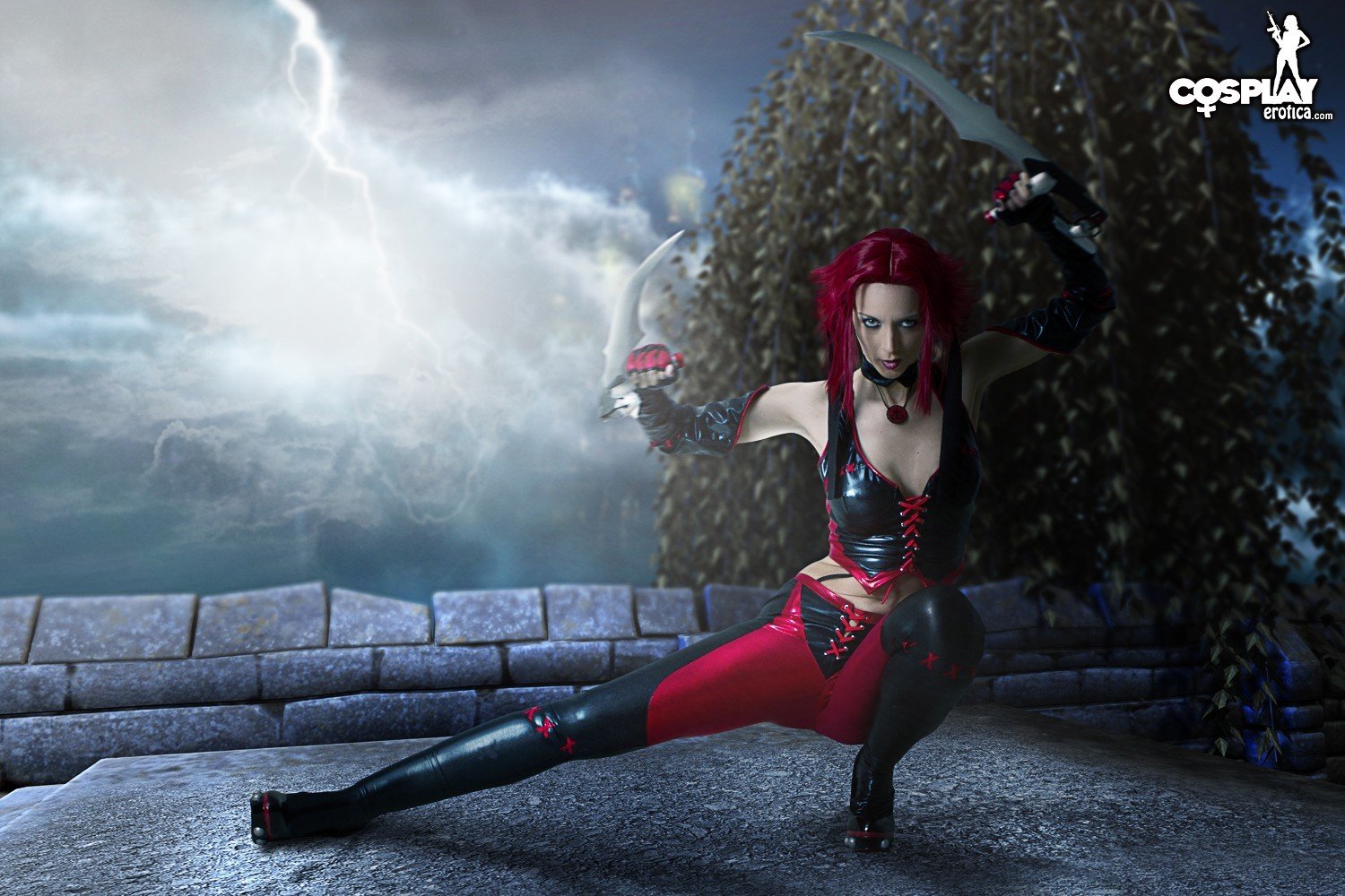 cosplay, Women, Redhead, Sword, Leather clothing, Leather vest, Leather pants, Moon, BloodRayne Wallpaper