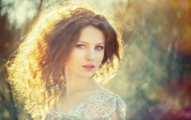 women, Blue eyes, Curly hair, Sunlight HD Wallpaper Desktop Background