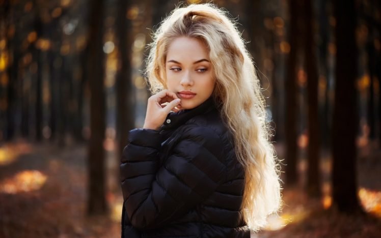 women, Blonde, Long hair, Blurred, Women outdoors, Model HD Wallpaper Desktop Background