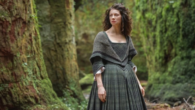 Outlander Tv Caitriona Balfe Sam Heughan Hd Wallpapers Desktop And Mobile Images Photos