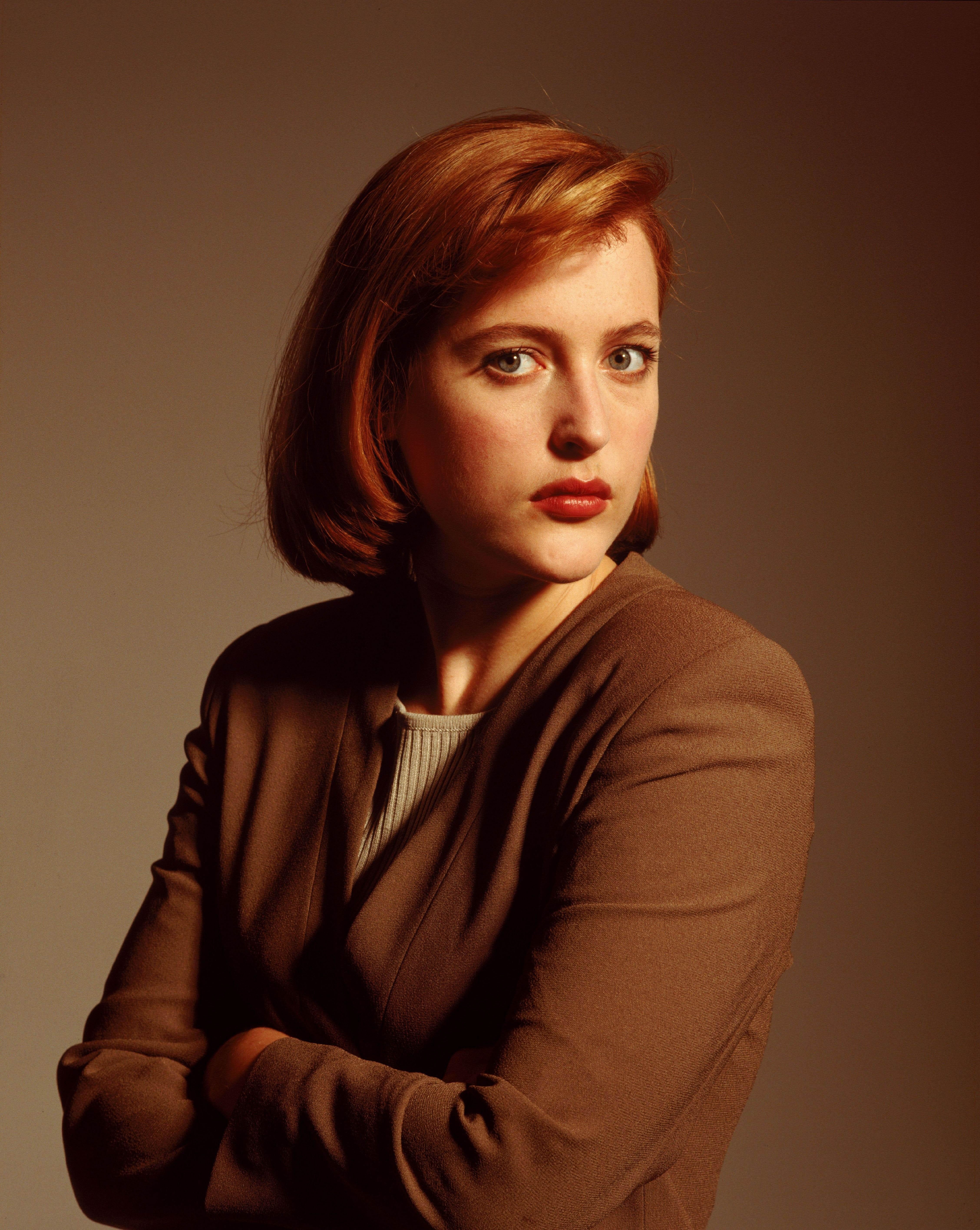 Gillian Anderson, The X Files, Arms crossed, Dana Scully, Redhead Wallpaper