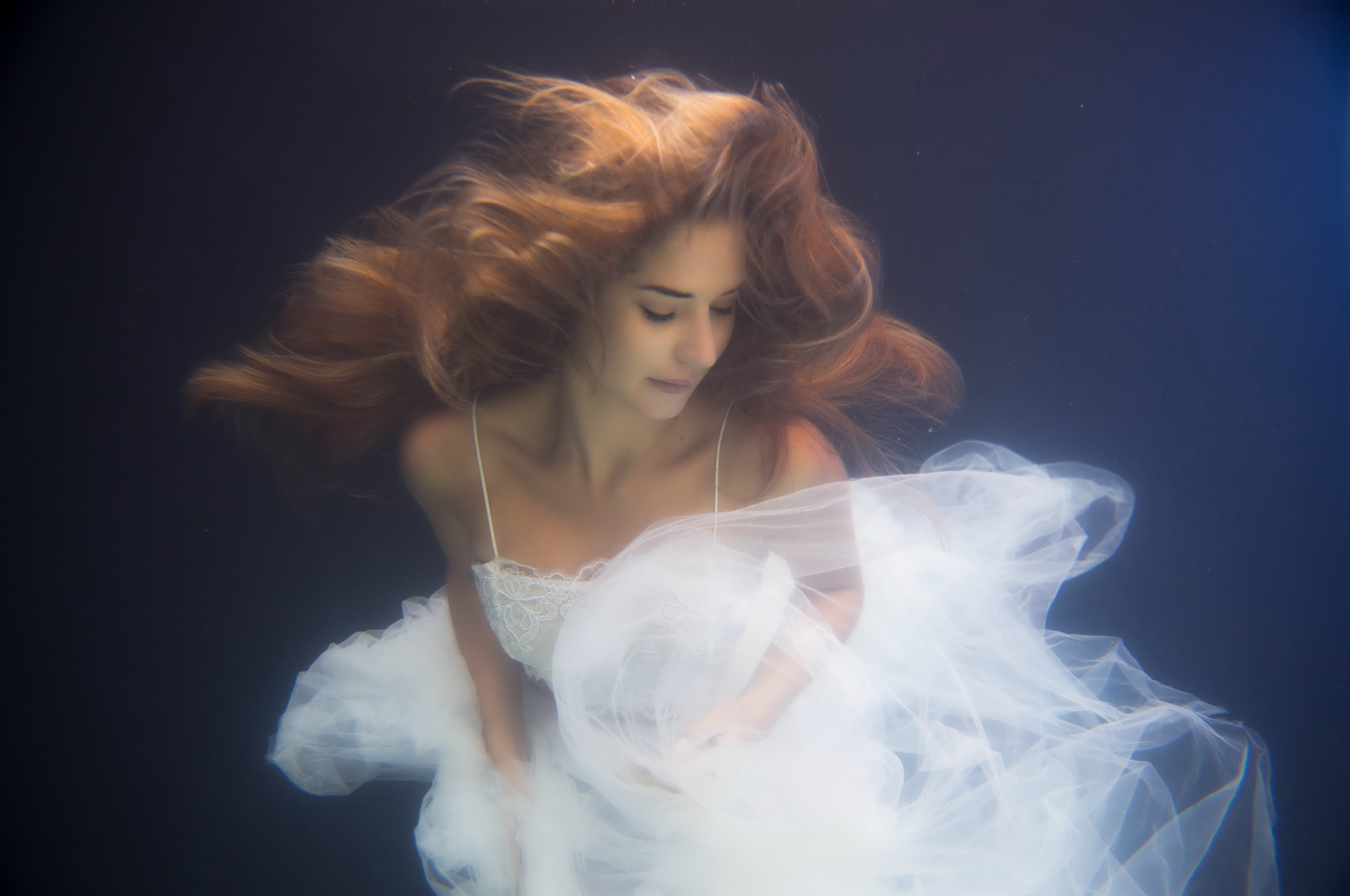 Women Underwater Hd Wallpapers Desktop And Mobile Images And Photos