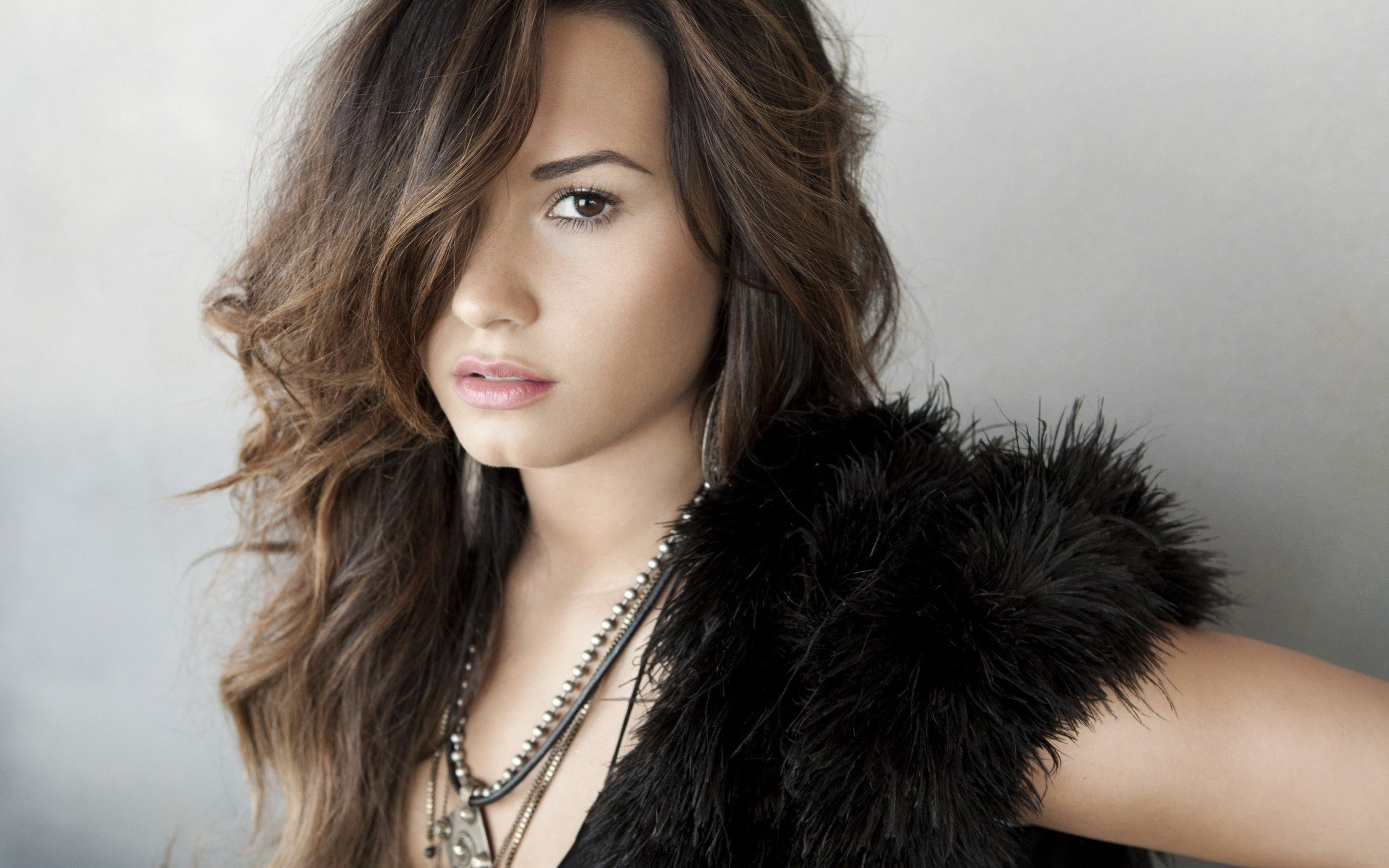 Demi Lovato, Women, Brunette Wallpaper