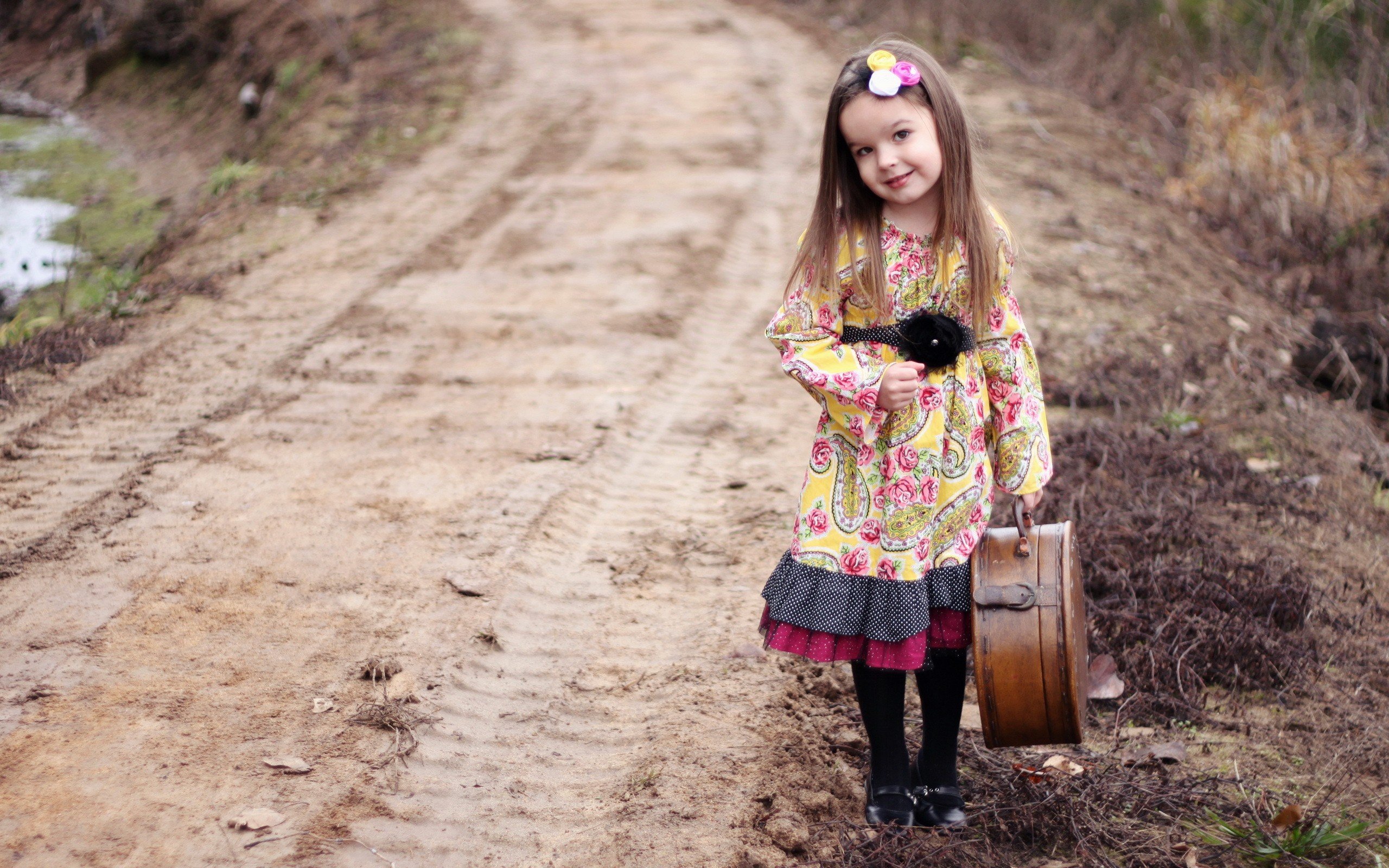 little girl, Model, Suitcases, Blonde Wallpaper