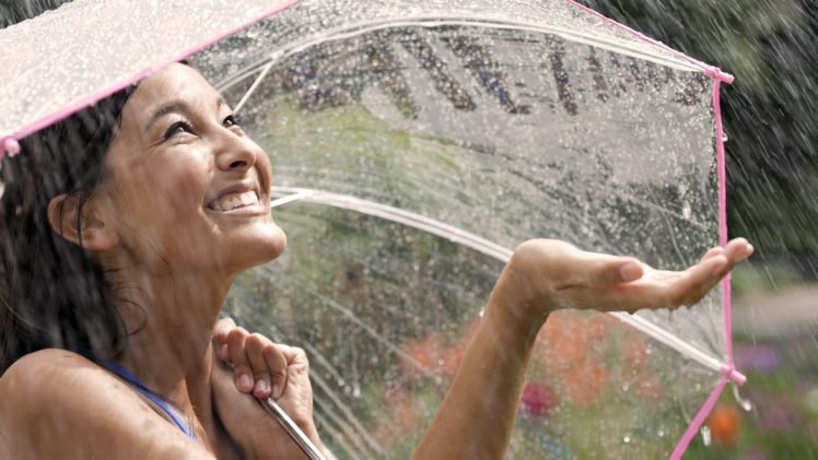 women, Model, Brunette, Long hair, Women outdoors, Rain, Asian, Water drops, Umbrella, Smiling, Wet HD Wallpaper Desktop Background