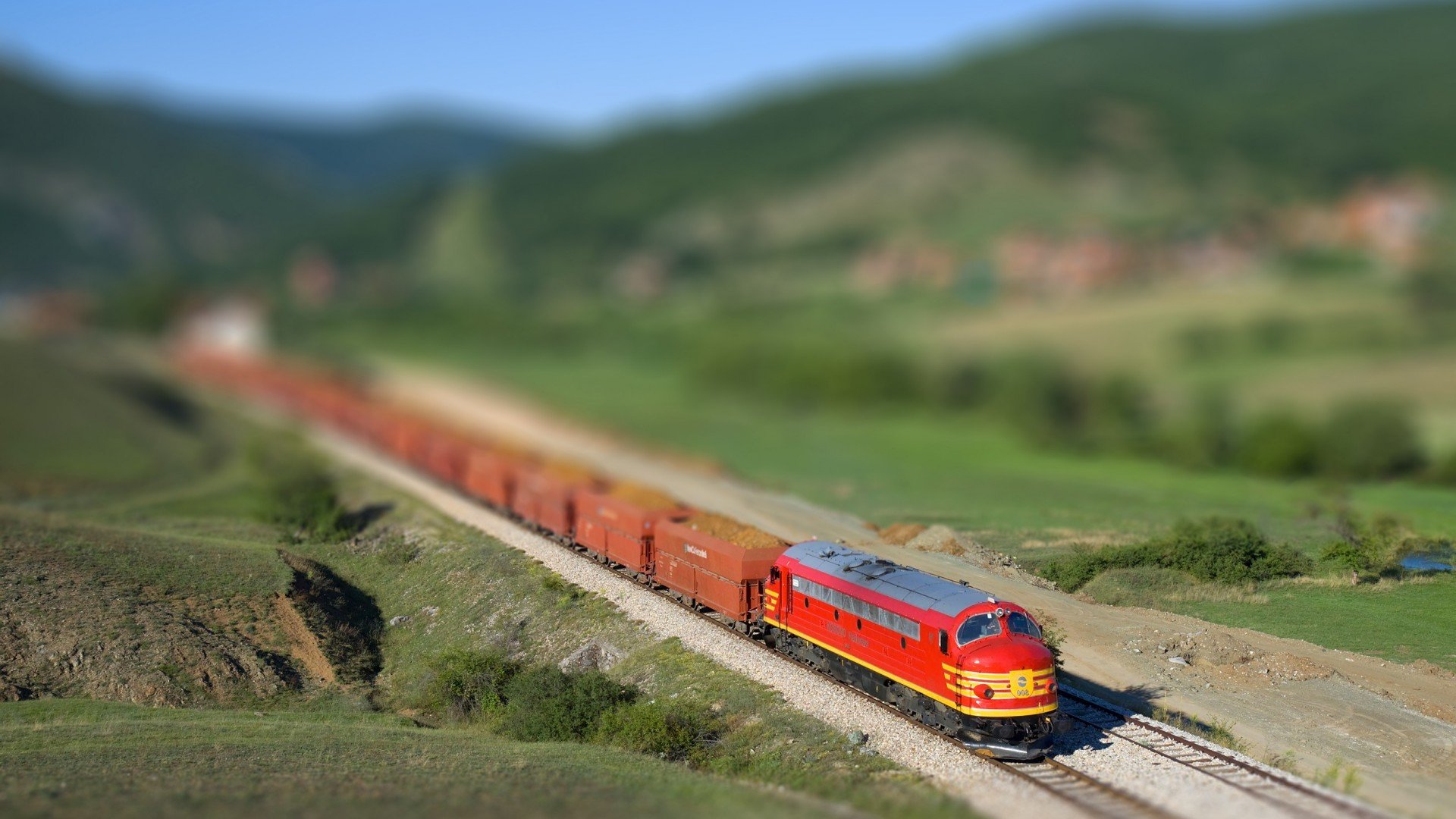 train, Blurred, Tilt shift, Diesel locomotives Wallpaper