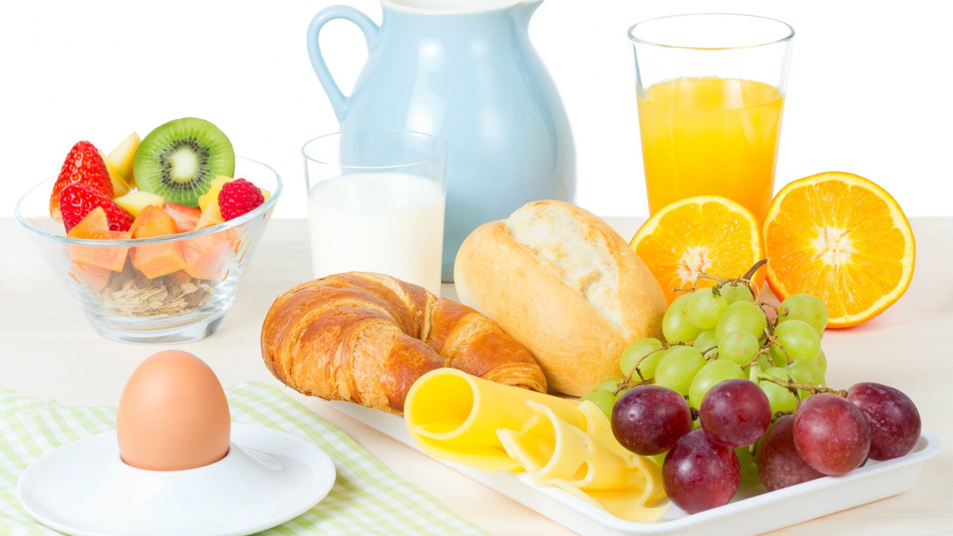 breakfast, Juice, Grapes, Eggs, Croissants, Kiwi (fruit), Strawberries Wallpaper