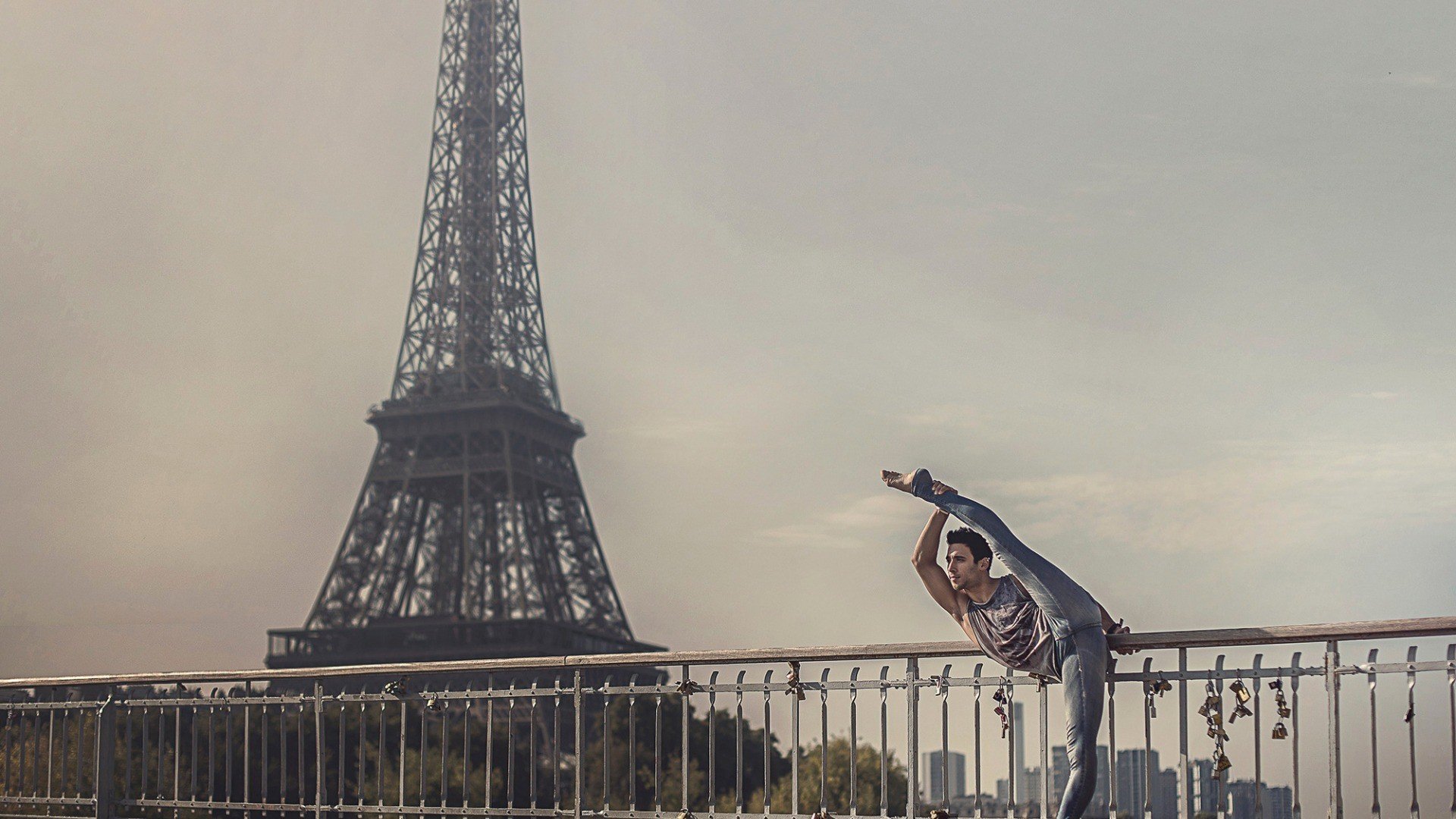 Paris, Eiffel Tower, Gymnastics Wallpaper