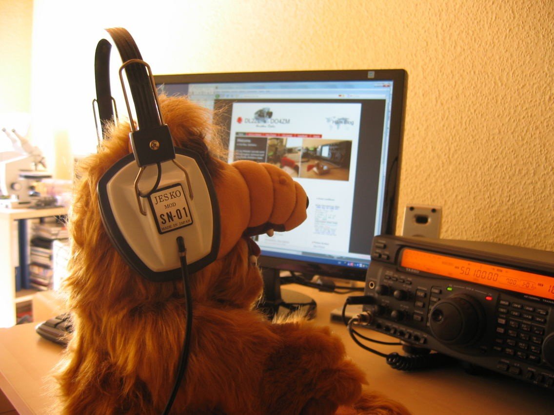 Alf, Headphones, Music Wallpaper