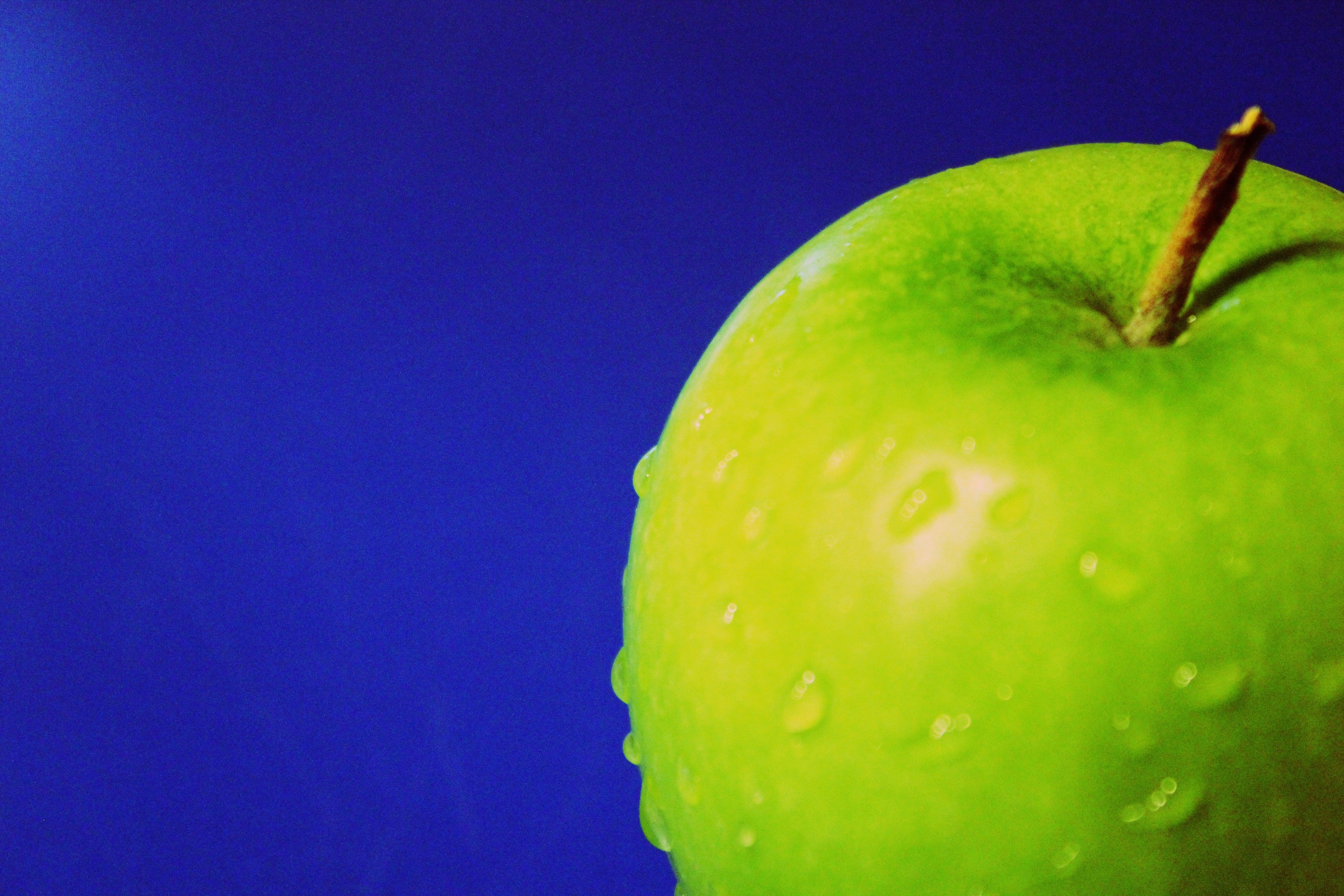 apples, Blue background, Water drops Wallpaper